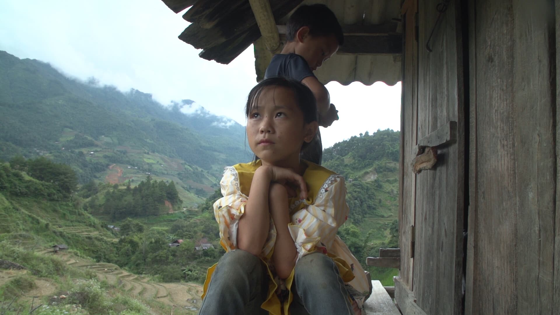 Frame from Thu gui me film