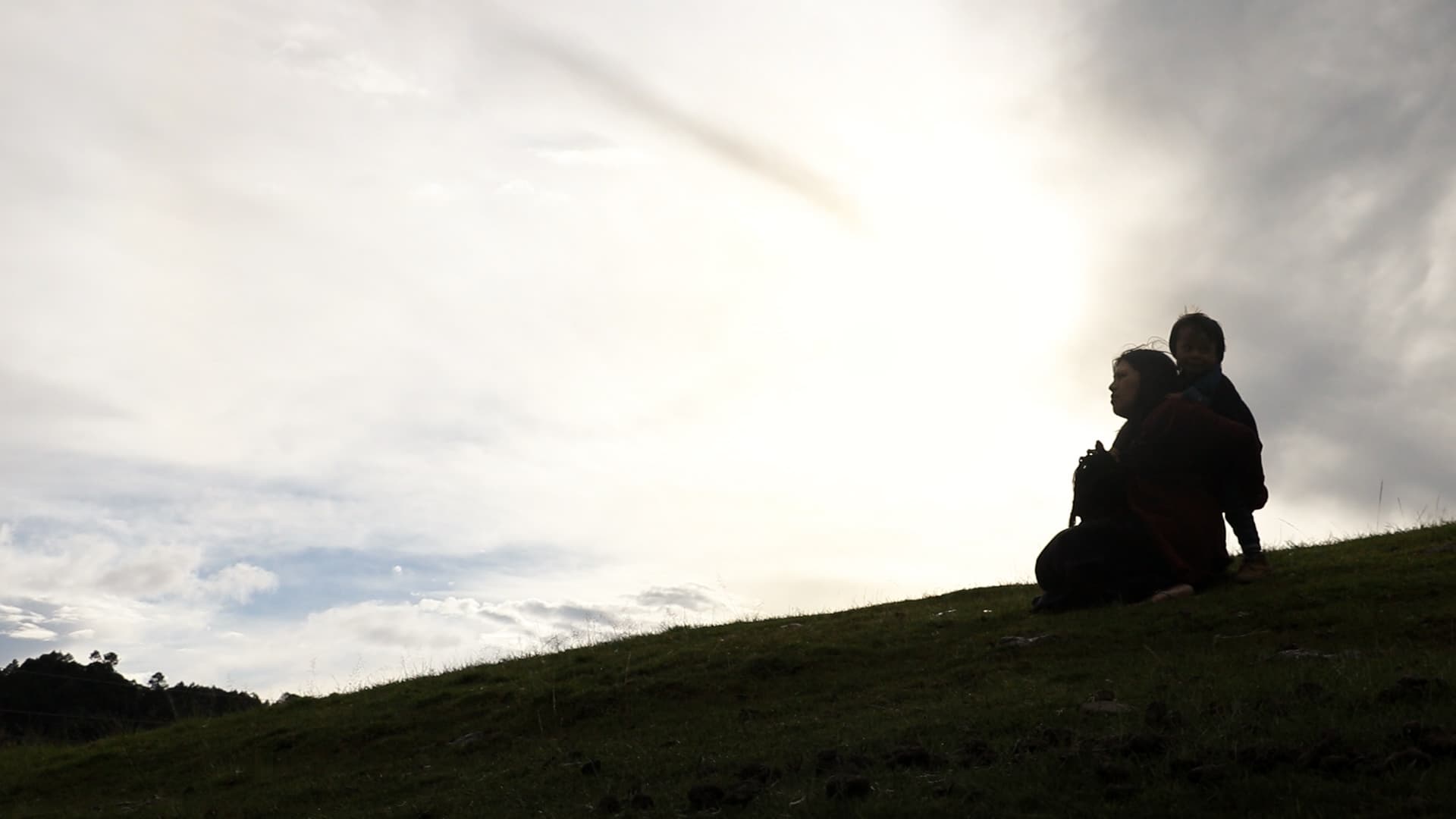 Frame from Vientre de luna film