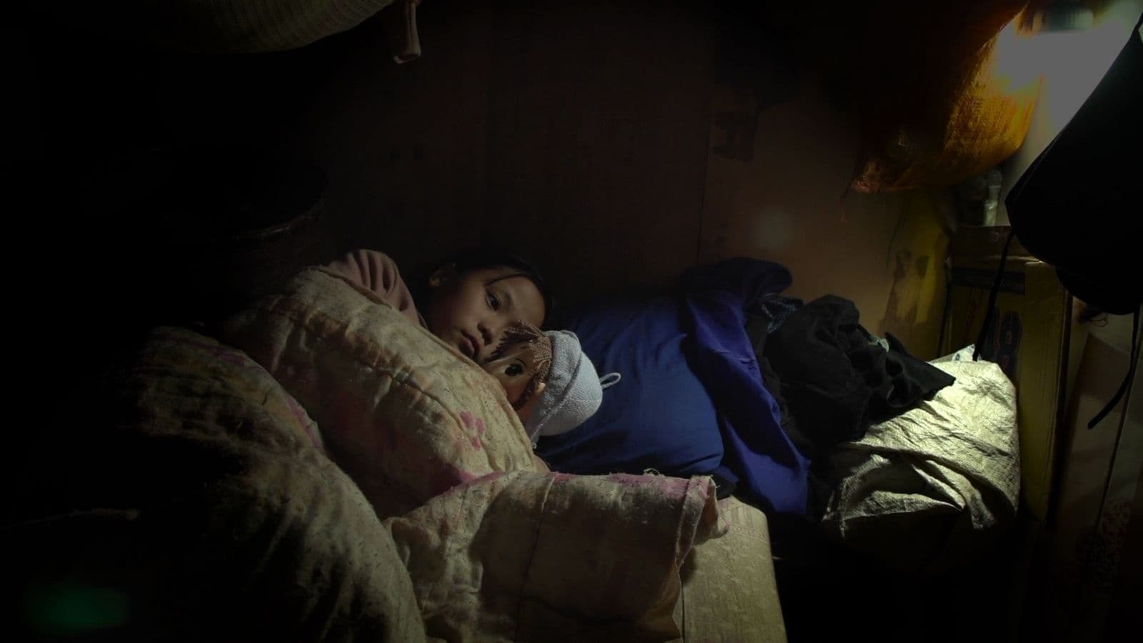 Frame from Thu gui me film