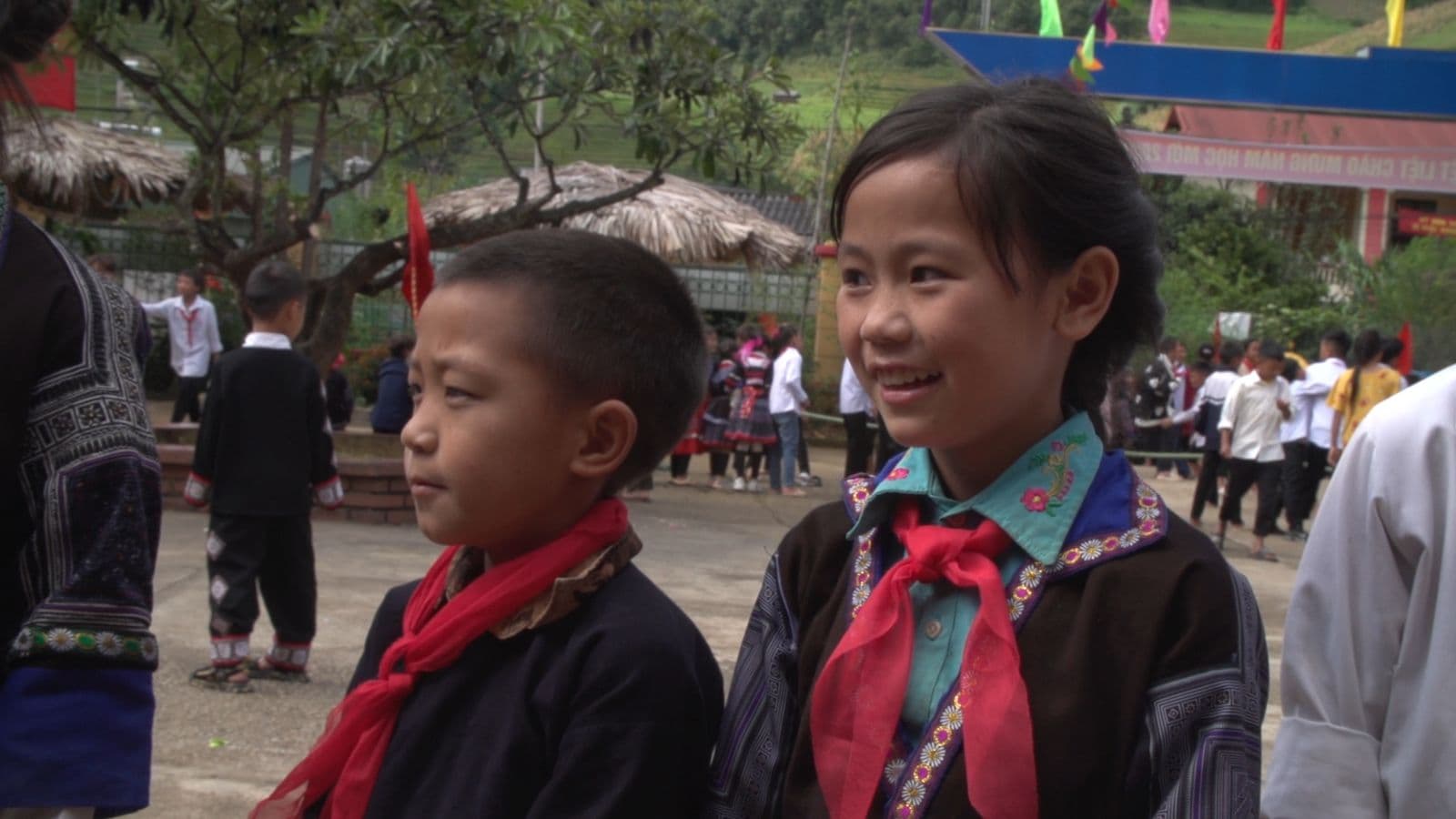 Frame from Thu gui me film