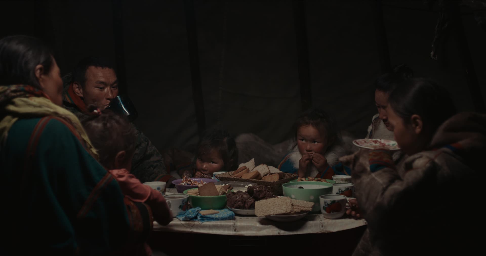 Frame from U VETRA NET HVOSTA film