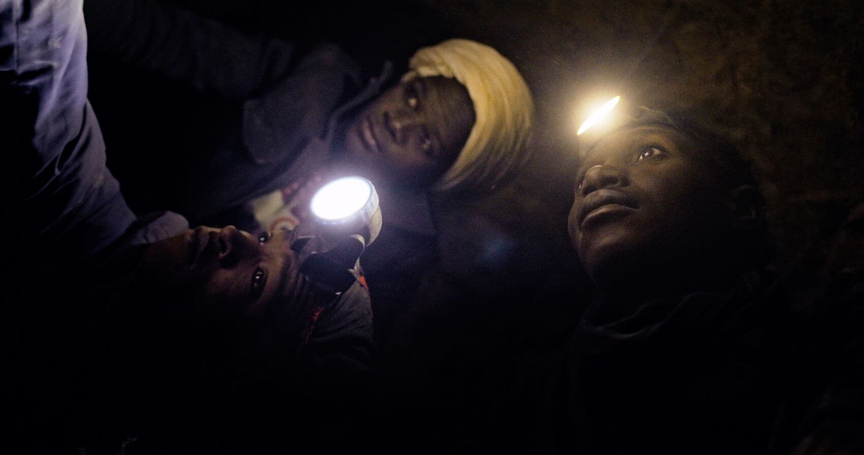 Frame from La montagne d'or film