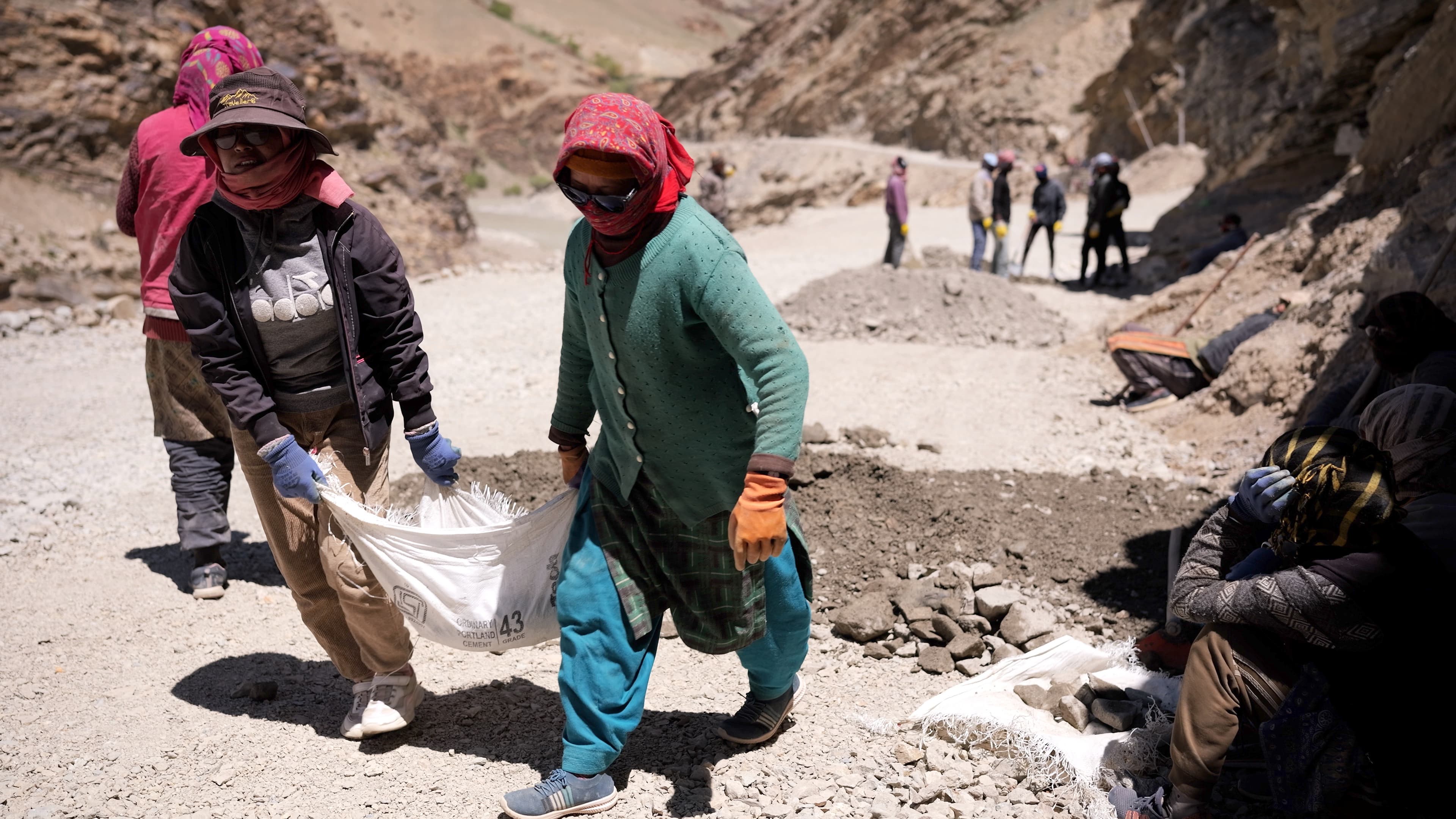 Frame from LA ROUTE film