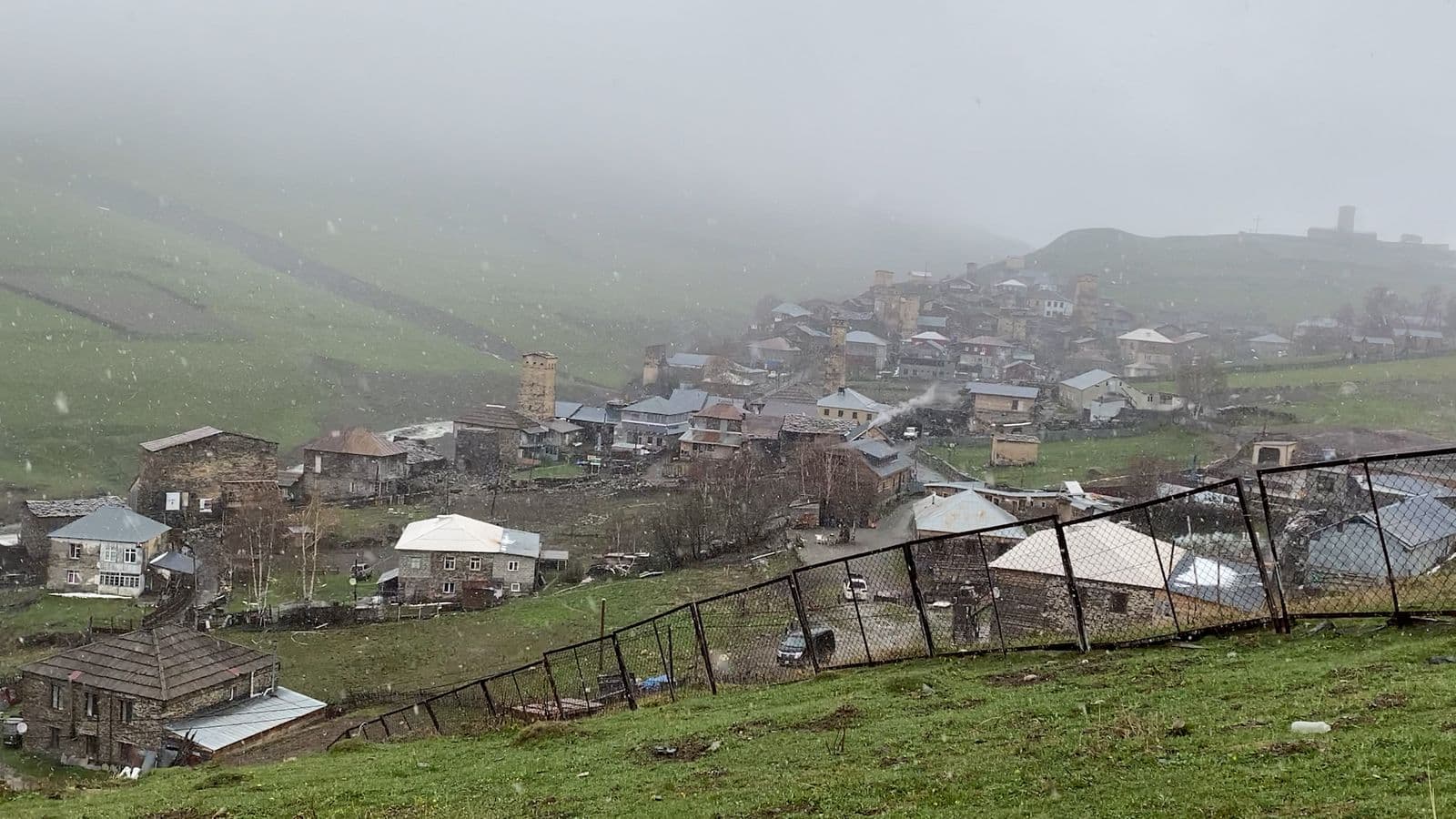 LA TERRA DEGLI UOMINI film card