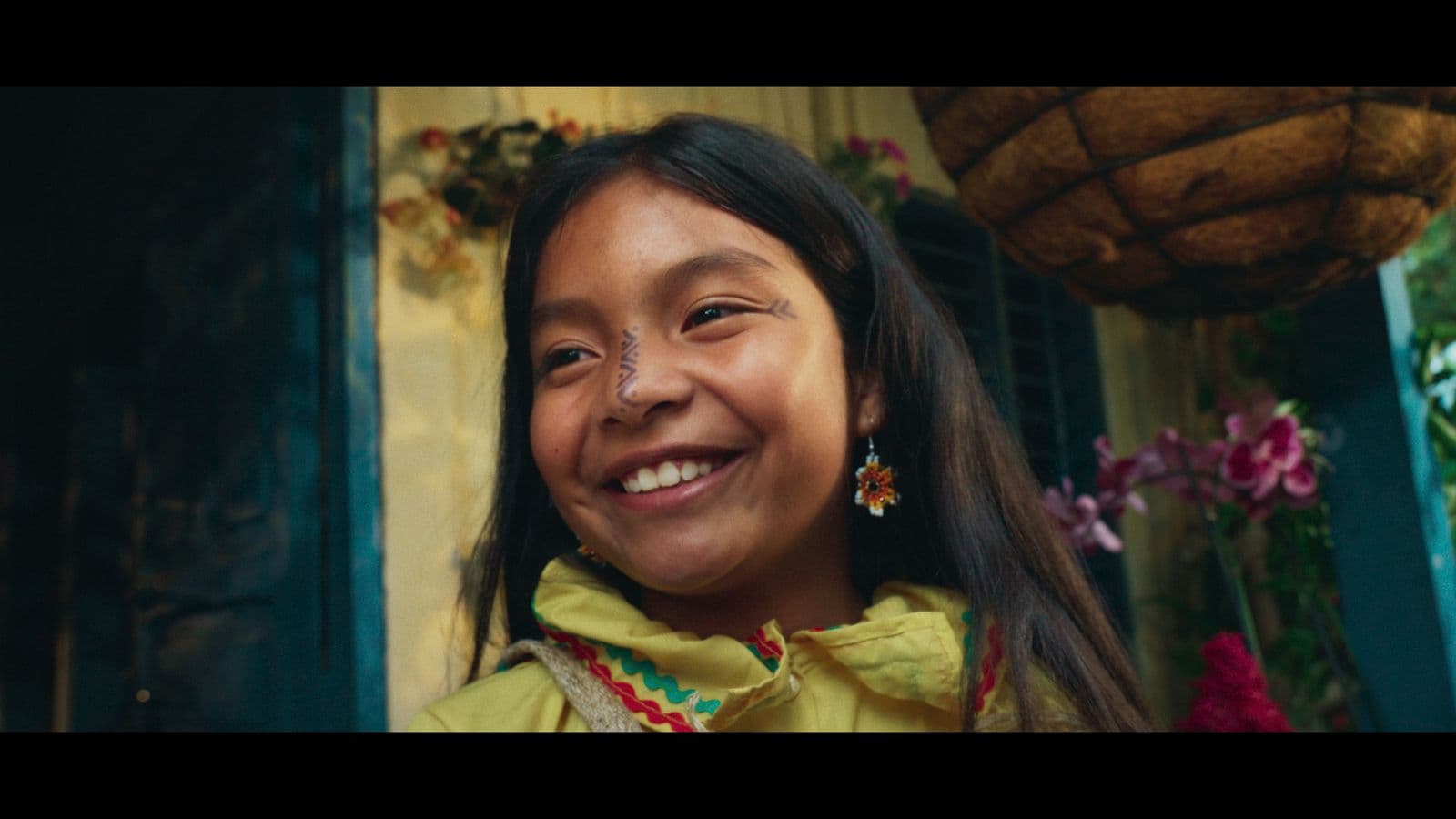 Frame from AKABABURU: EXPRESIÓN DE ASOMBRO film